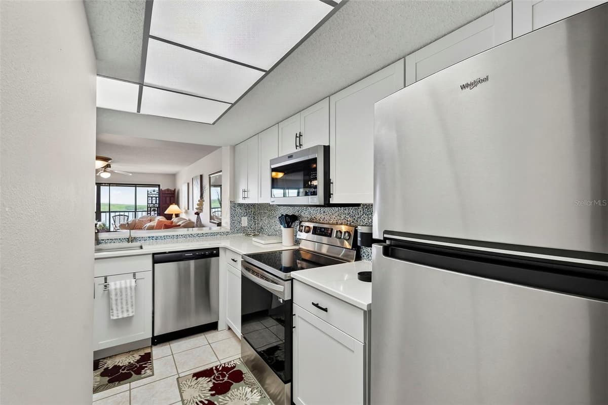 4650 BAY BOULEVARD — photo 8 of 60
