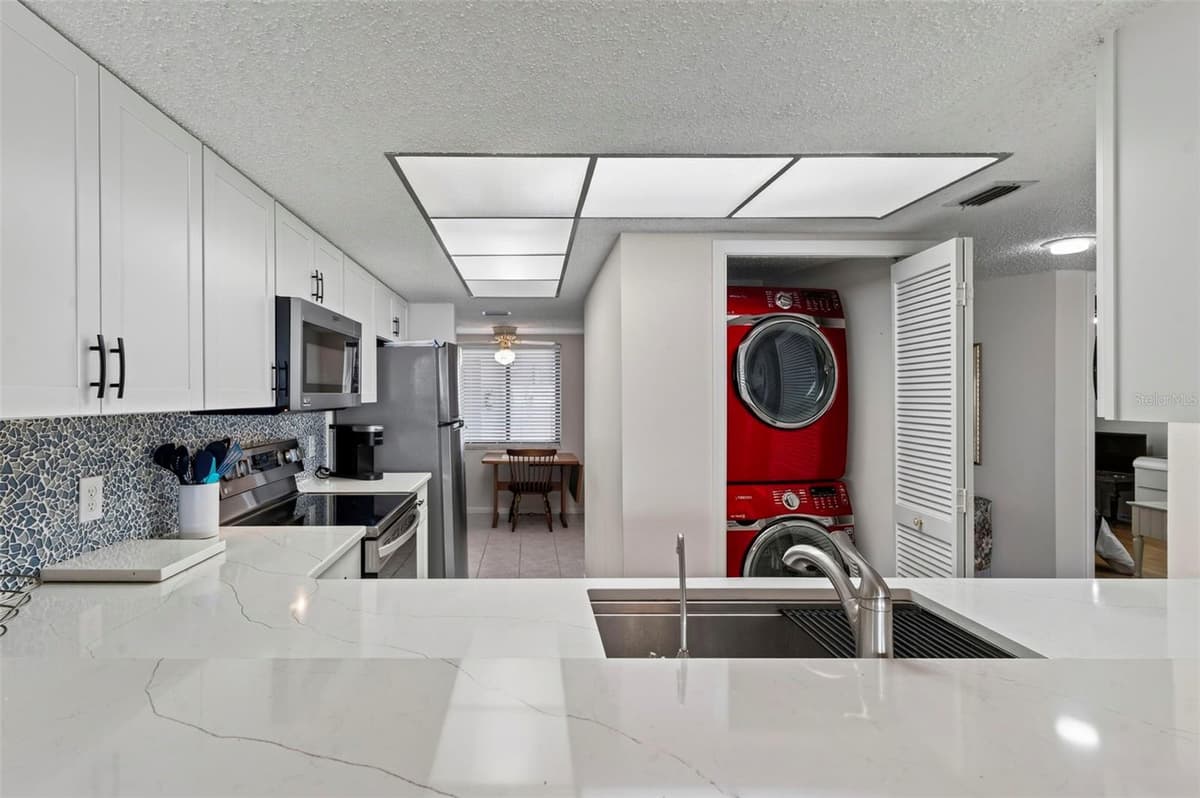 4650 BAY BOULEVARD — photo 13 of 60