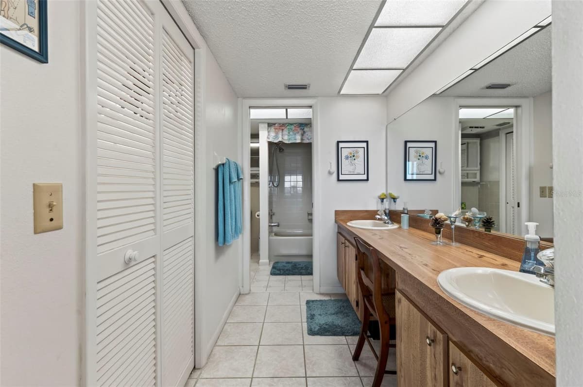 4650 BAY BOULEVARD — photo 34 of 60