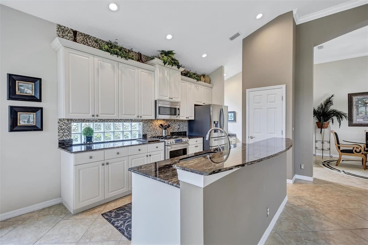 7163 SANDHILLS PLACE — photo 10 of 44