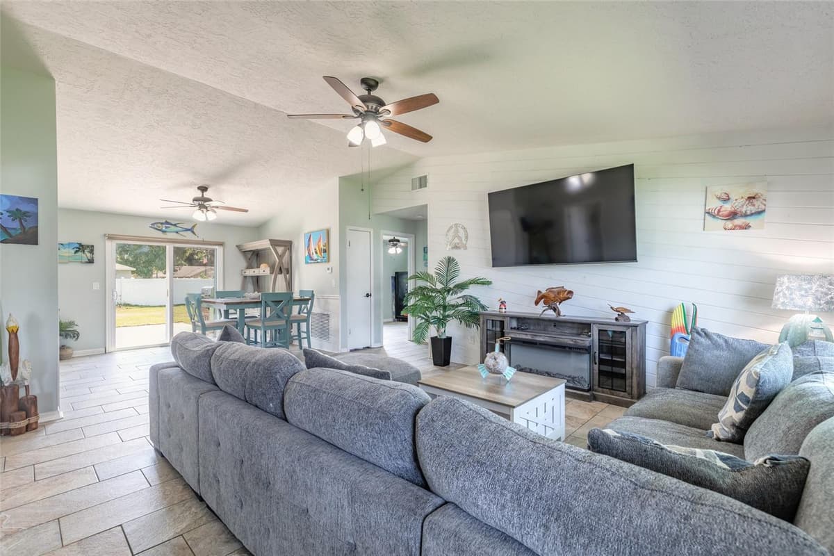 3213 VISTA PALM DRIVE — photo 8 of 34