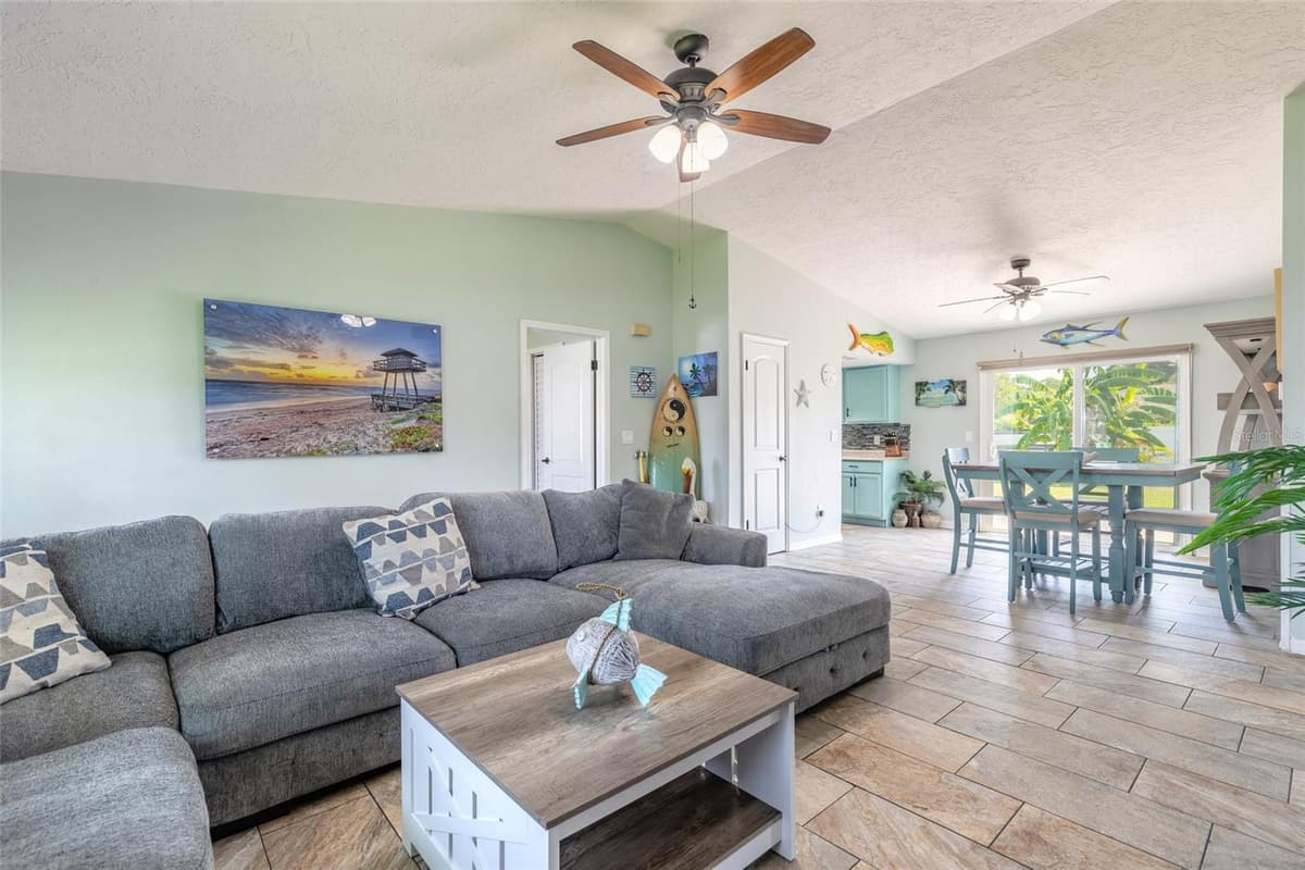3213 VISTA PALM DRIVE — photo 3 of 34