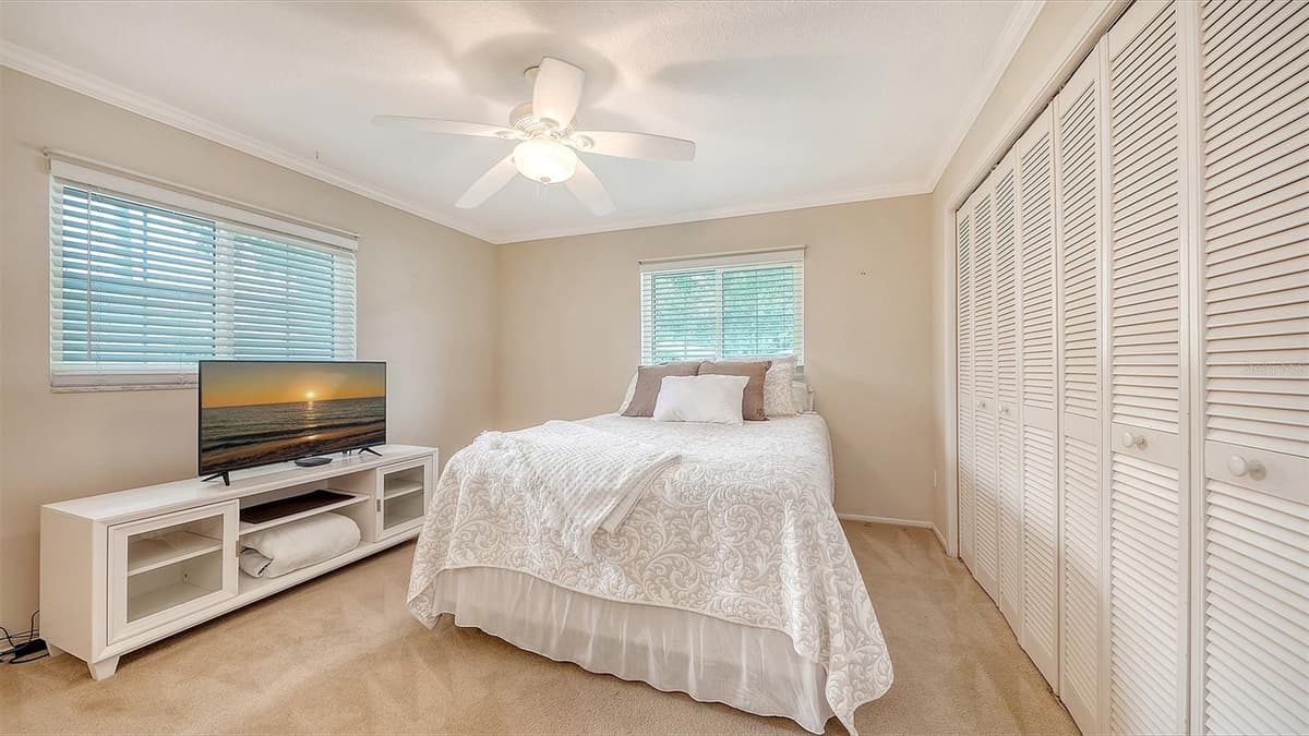 5621 PALM AIRE DRIVE — photo 33 of 47