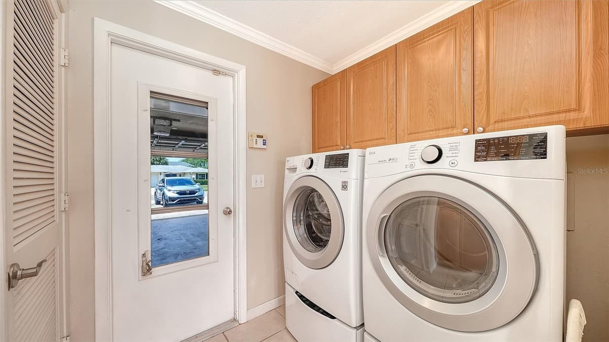 5621 PALM AIRE DRIVE — photo 36 of 47