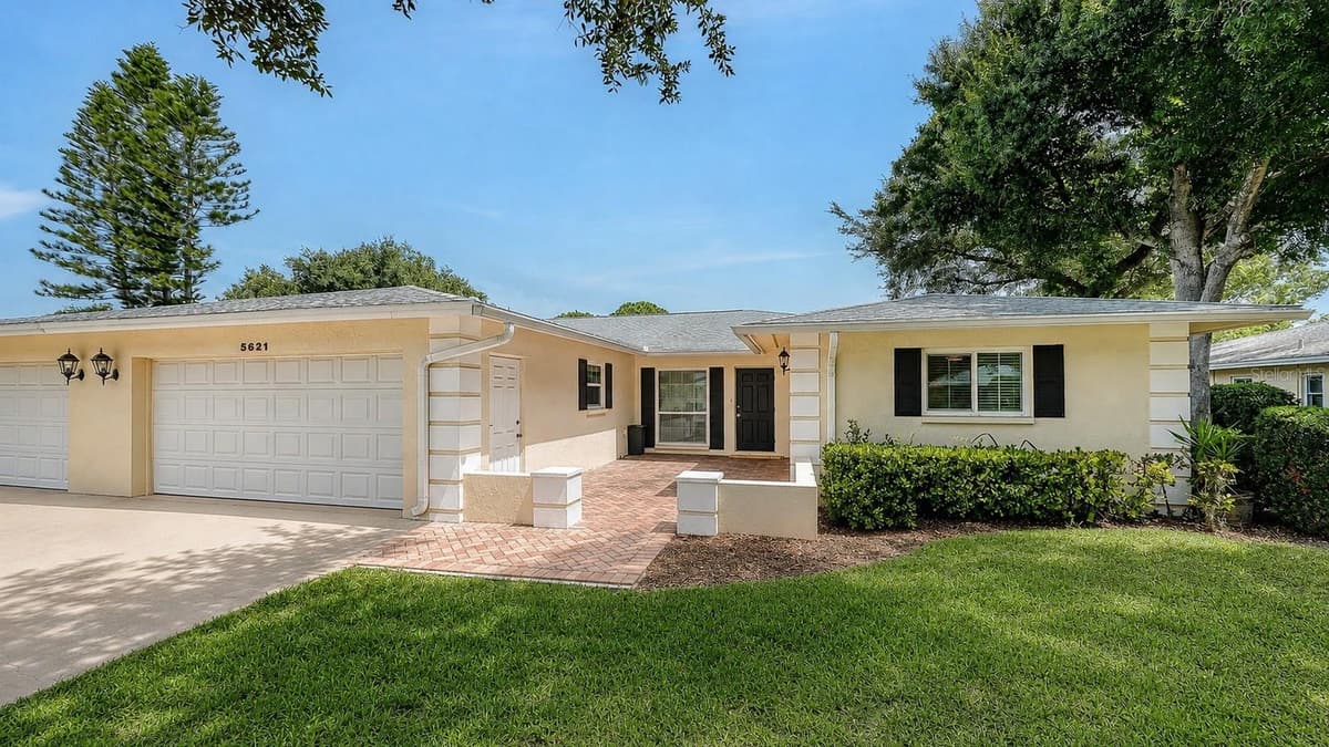 5621 PALM AIRE DRIVE — photo 1 of 47