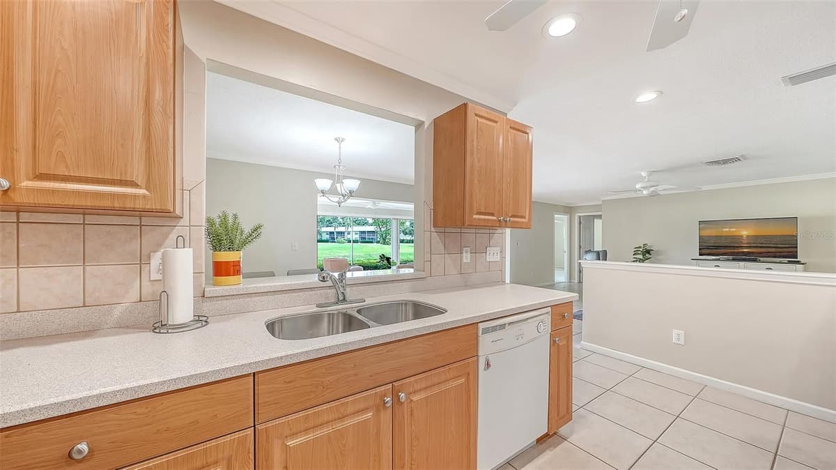 5621 PALM AIRE DRIVE — photo 24 of 47