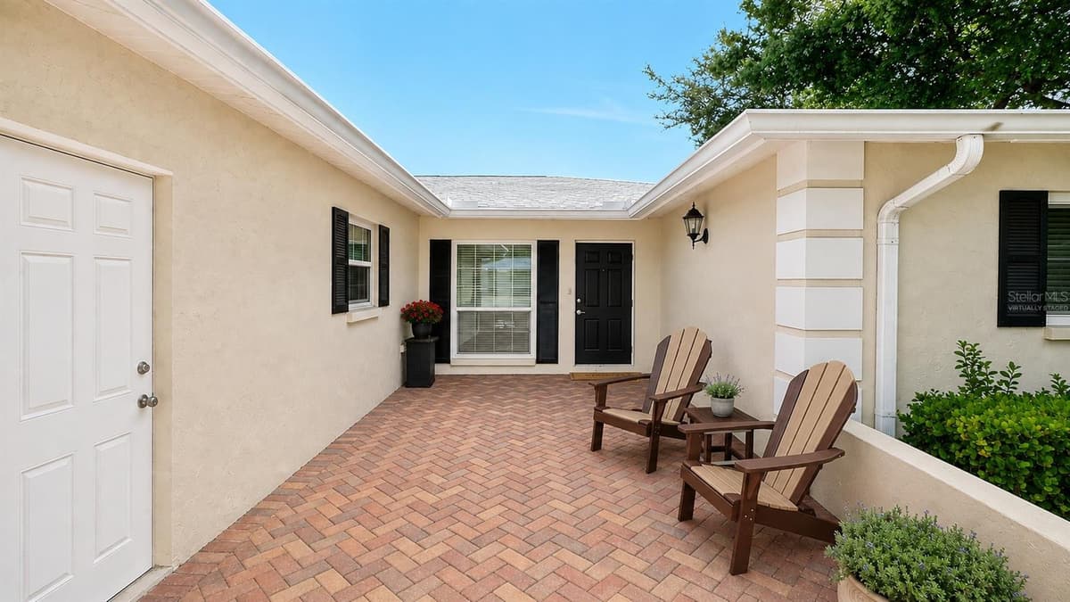 5621 PALM AIRE DRIVE — photo 2 of 47