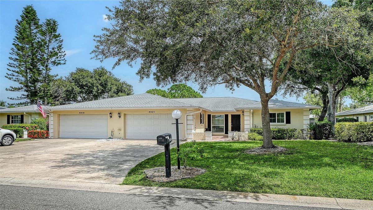 5621 PALM AIRE DRIVE — photo 4 of 47