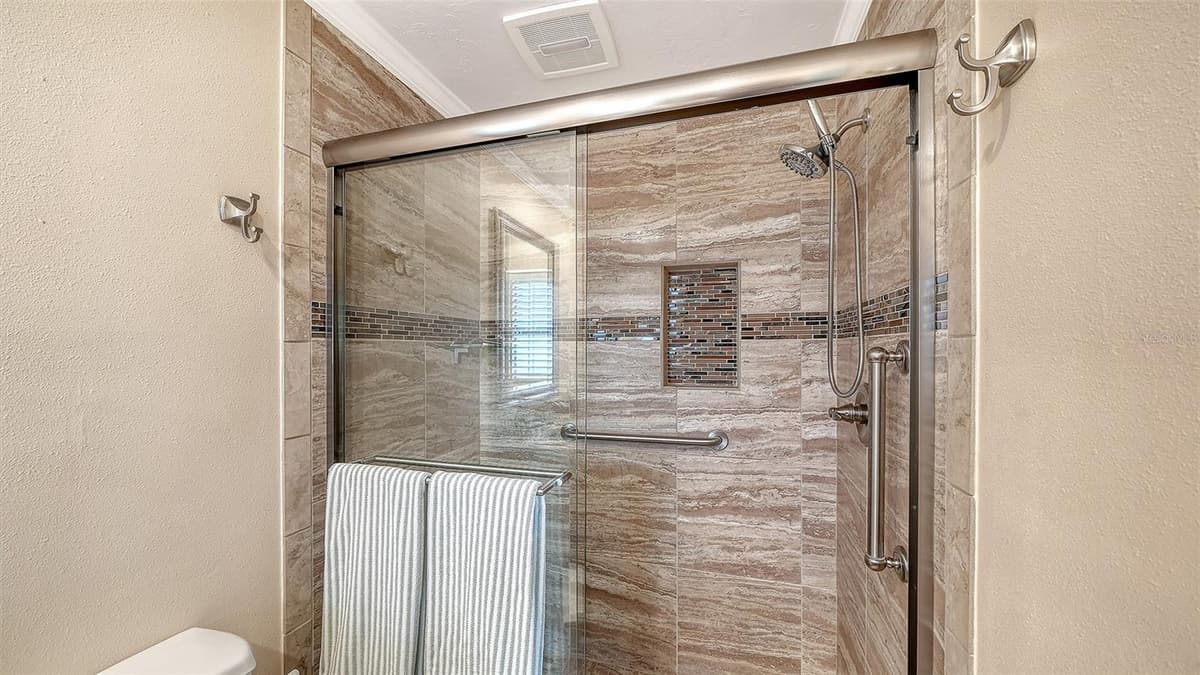 5621 PALM AIRE DRIVE — photo 32 of 47
