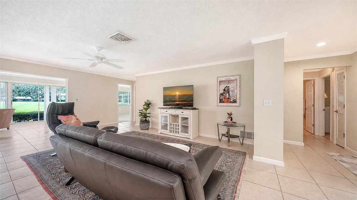 5621 PALM AIRE DRIVE — photo 11 of 47