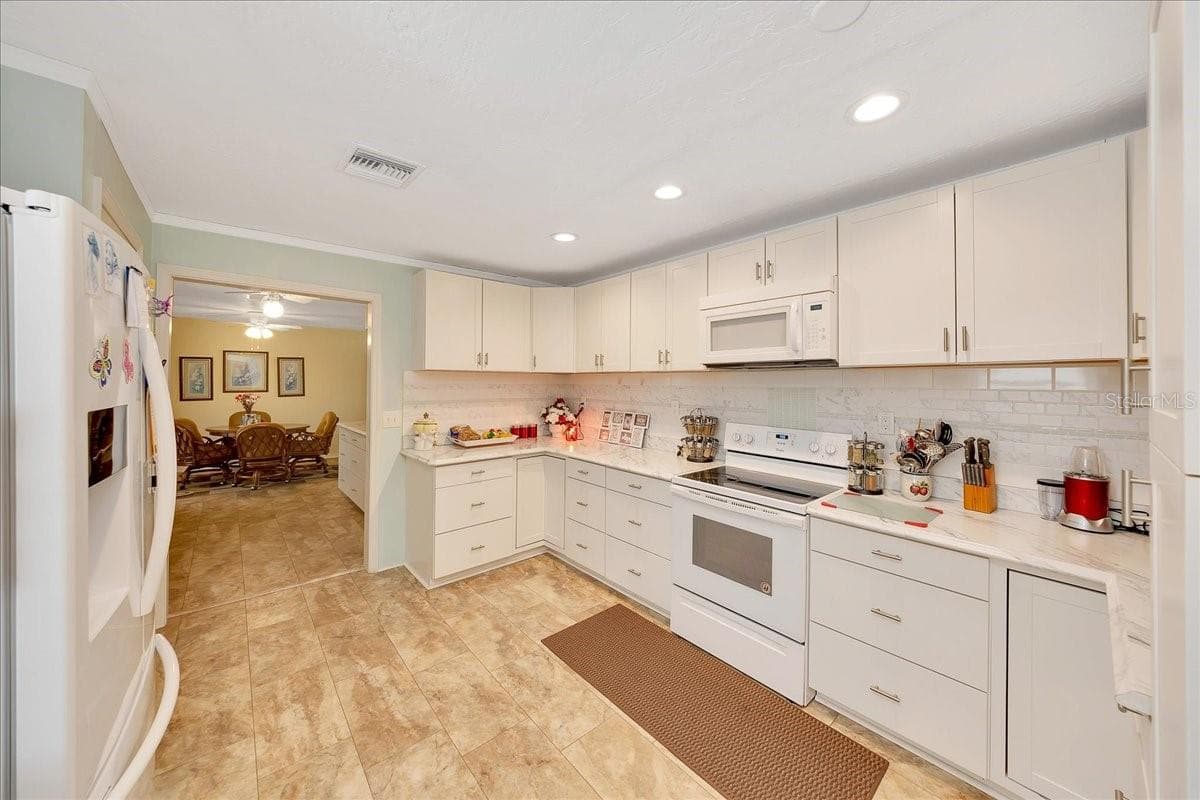 66 DESOTO STREET — photo 14 of 43