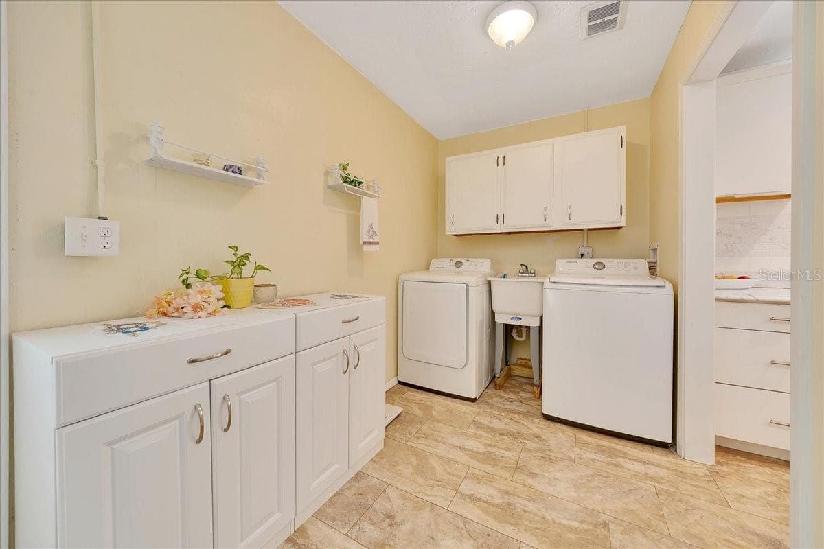 66 DESOTO STREET — photo 25 of 43