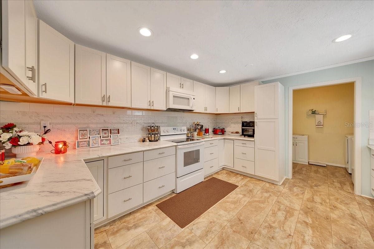 66 DESOTO STREET — photo 13 of 43