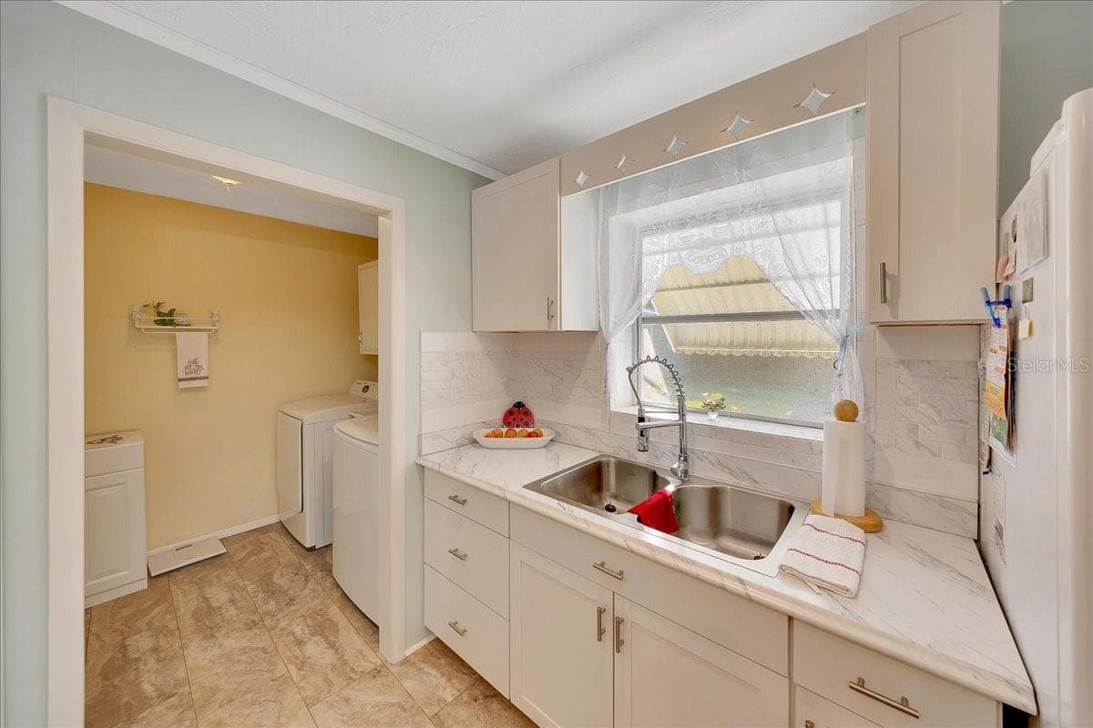 66 DESOTO STREET — photo 15 of 43