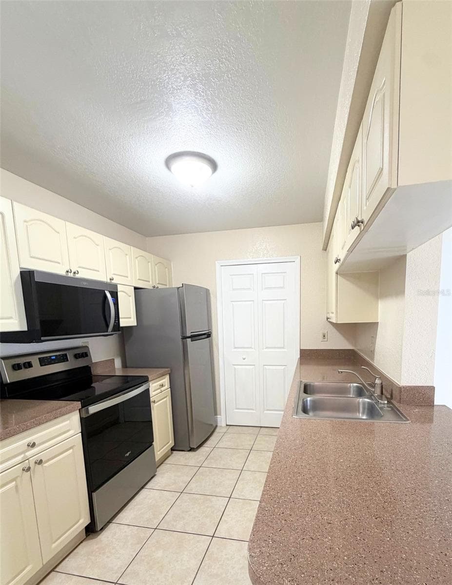2550 ALAFAYA TRAIL — photo 3 of 13