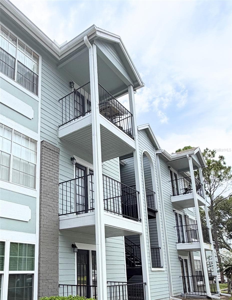 2550 ALAFAYA TRAIL — photo 1 of 13