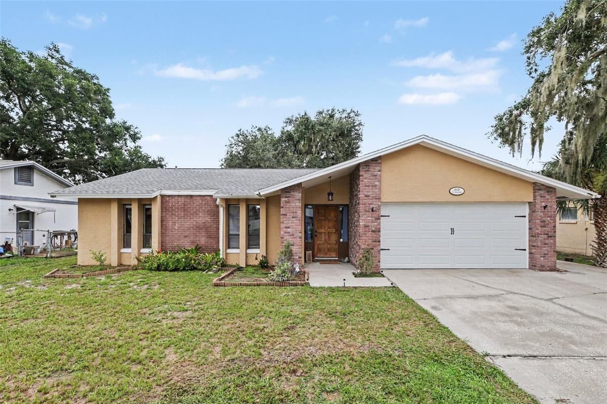 819 CROSSWINDS DRIVE — photo 1 of 32