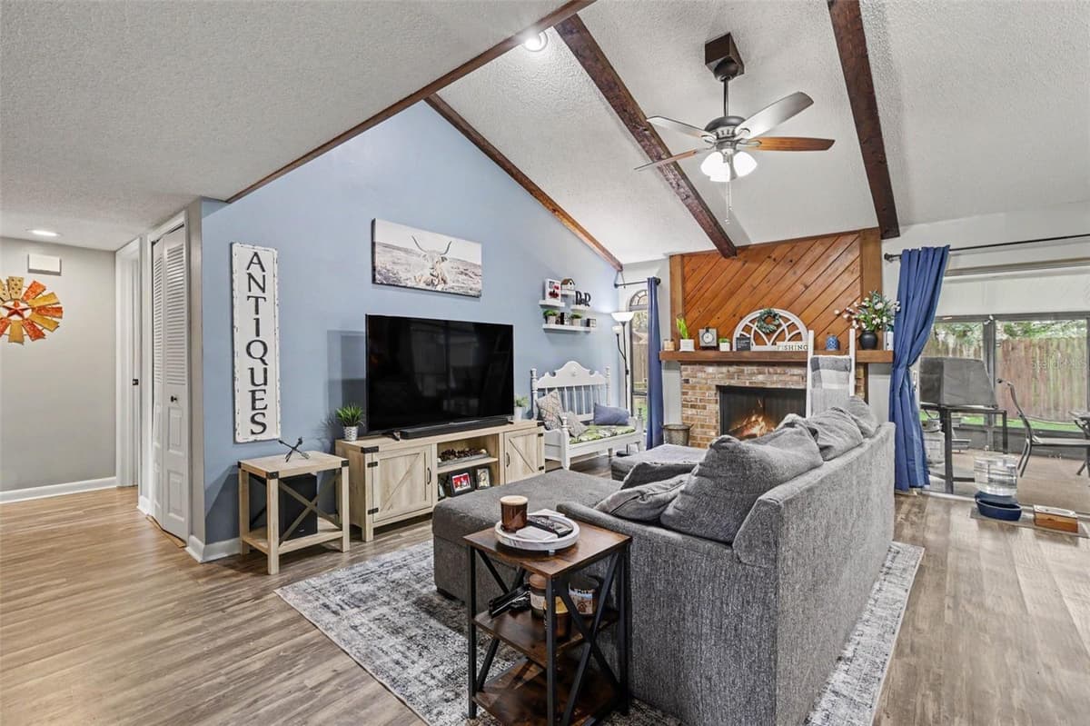 819 CROSSWINDS DRIVE — photo 4 of 32