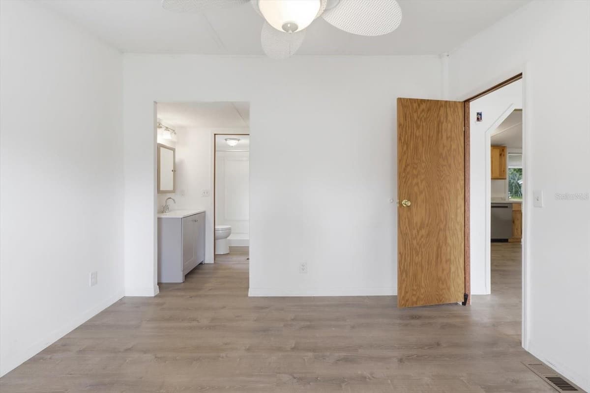 7230 SONATA AVENUE — photo 21 of 46