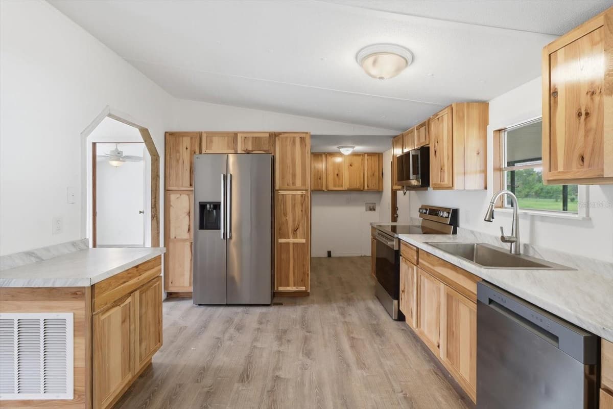 7230 SONATA AVENUE — photo 16 of 46
