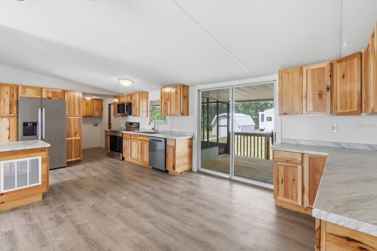 7230 SONATA AVENUE — photo 15 of 46