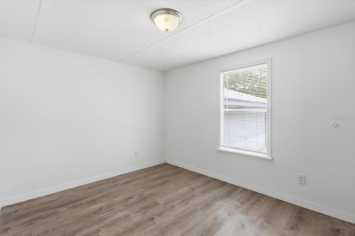 7230 SONATA AVENUE — photo 28 of 46