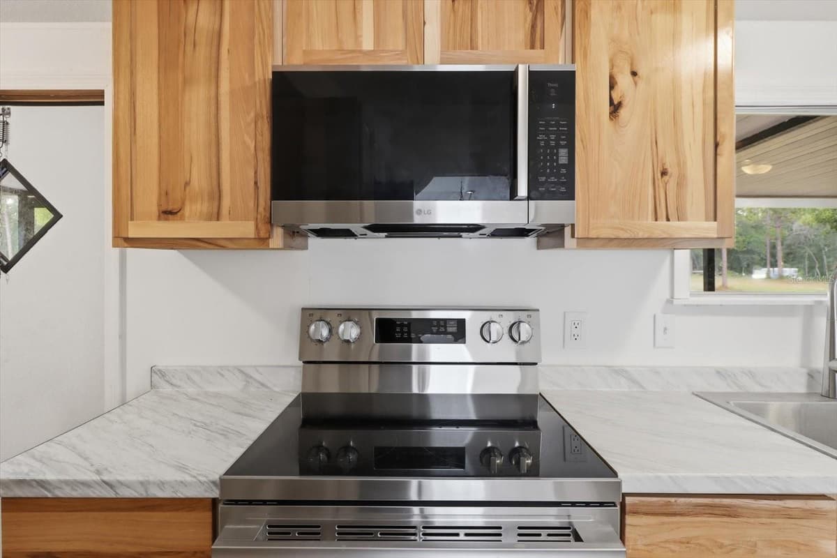 7230 SONATA AVENUE — photo 18 of 46