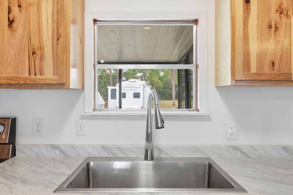 7230 SONATA AVENUE — photo 17 of 46