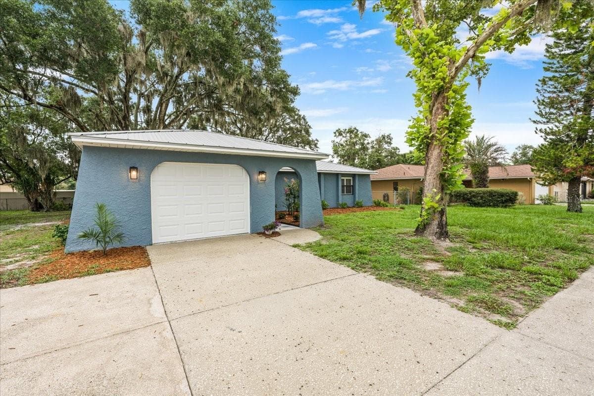 12830 LAKE TREE LANE — photo 33 of 51