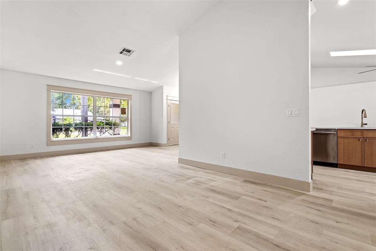 132 GILLIAN DRIVE — photo 15 of 71