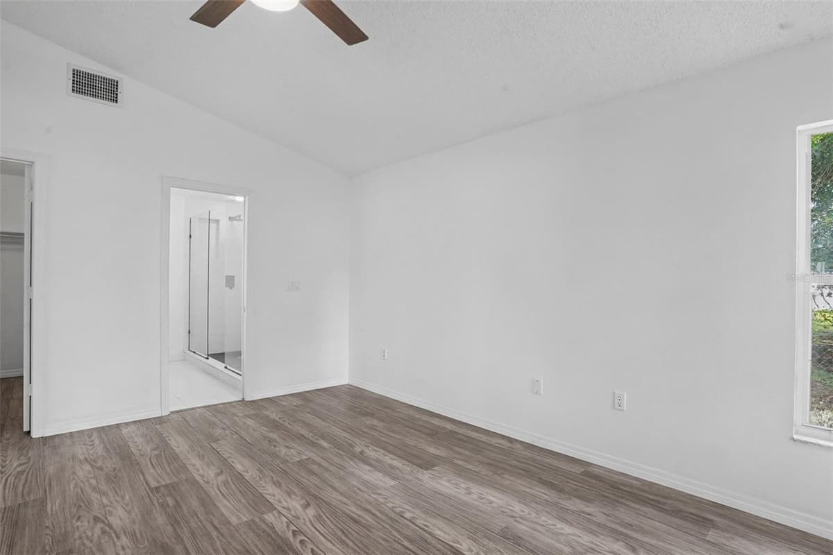 419 SAINT ANNS DRIVE — photo 15 of 38