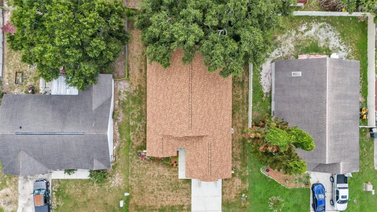 419 SAINT ANNS DRIVE — photo 4 of 38