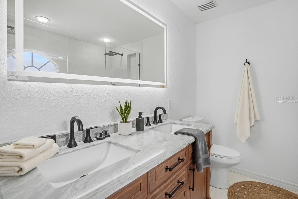 419 SAINT ANNS DRIVE — photo 17 of 38