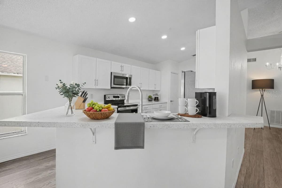 419 SAINT ANNS DRIVE — photo 5 of 38