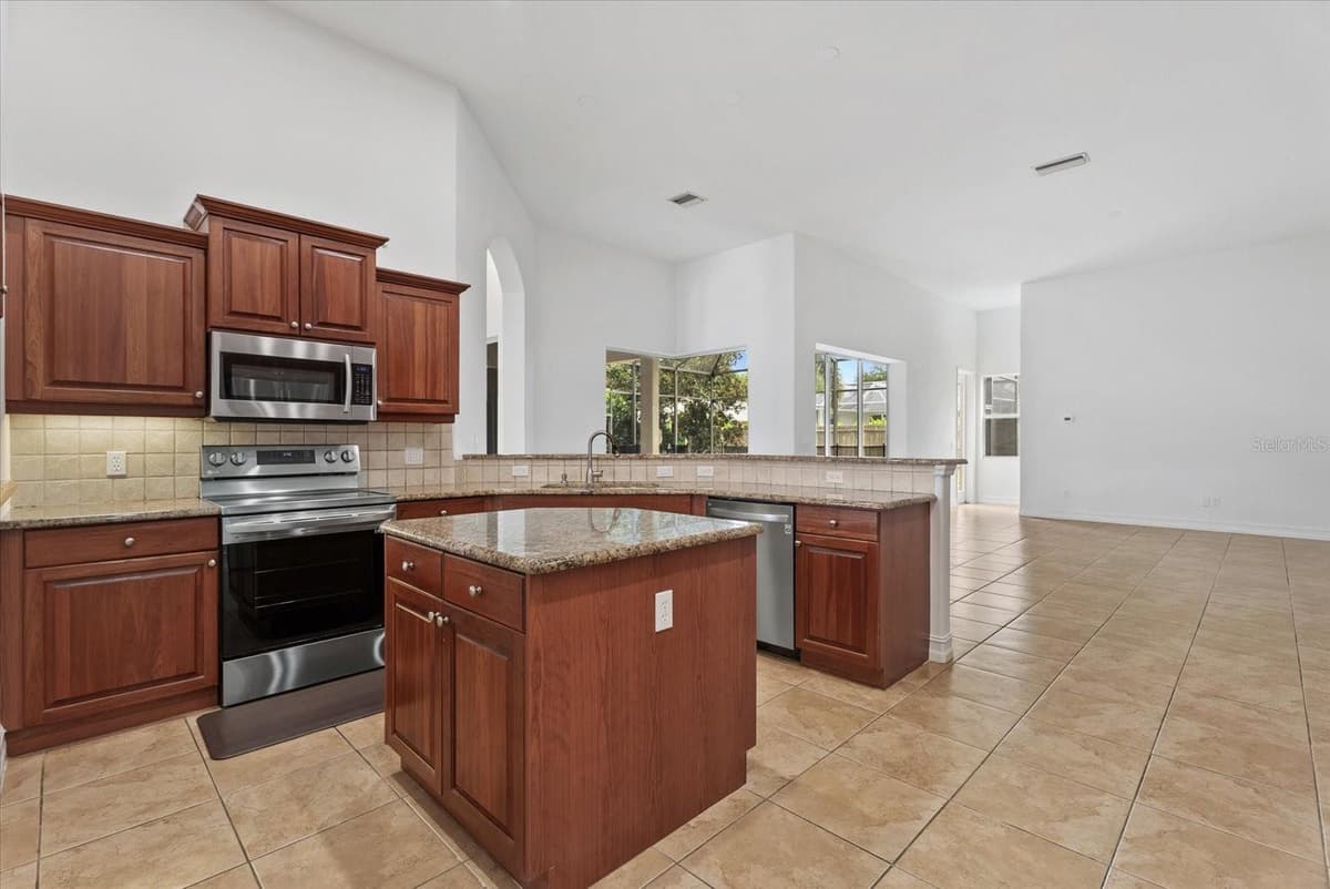 7595 TRILLIUM BOULEVARD — photo 14 of 43