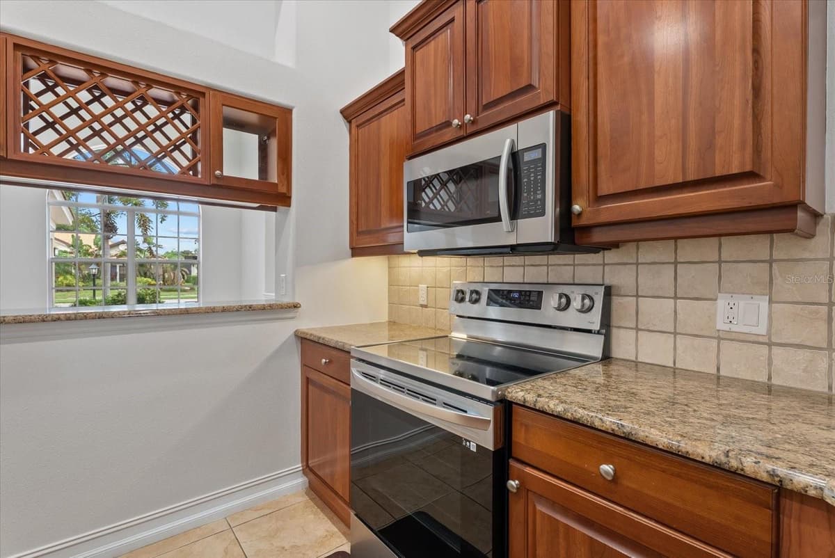 7595 TRILLIUM BOULEVARD — photo 16 of 43