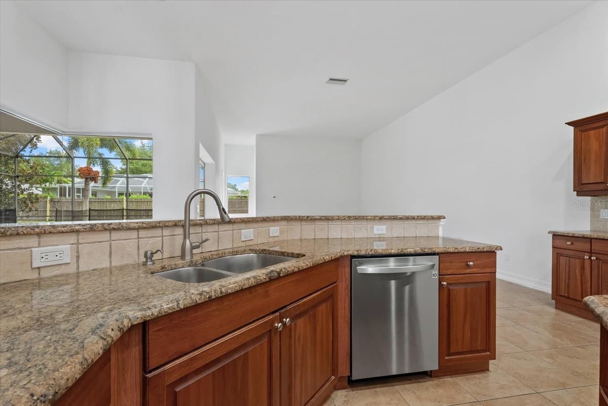 7595 TRILLIUM BOULEVARD — photo 17 of 43
