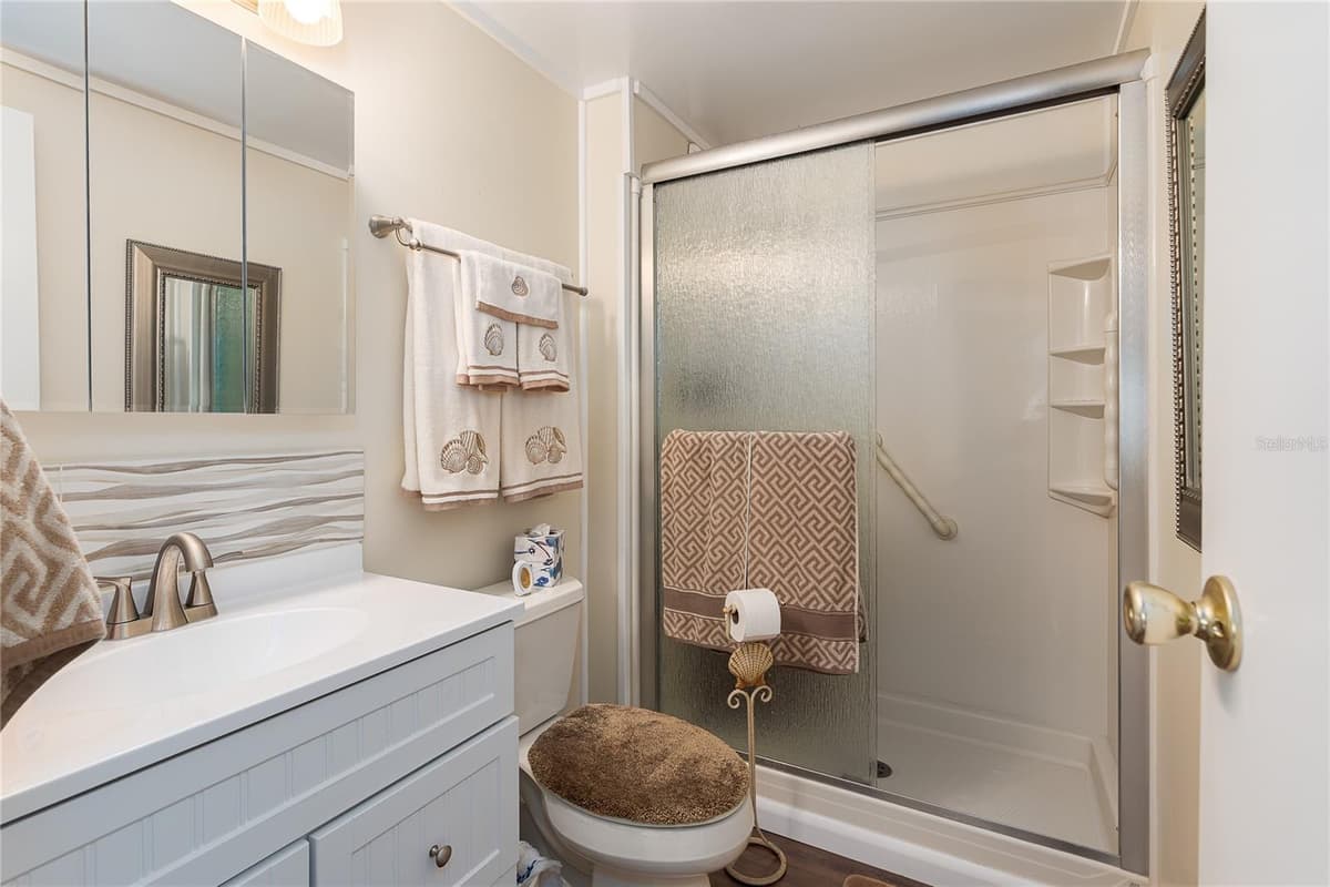 198 TANKEY DRIVE — photo 15 of 39