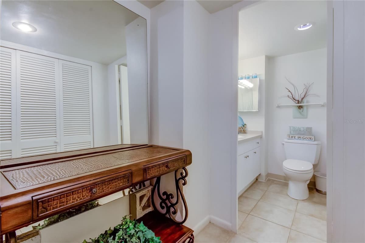 880 MANDALAY AVENUE — photo 14 of 43