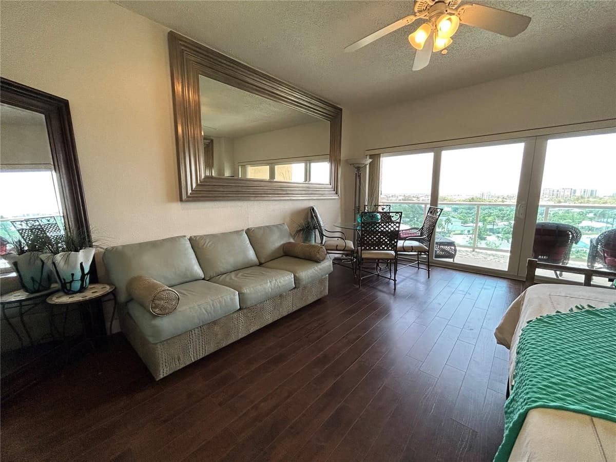 880 MANDALAY AVENUE — photo 10 of 43