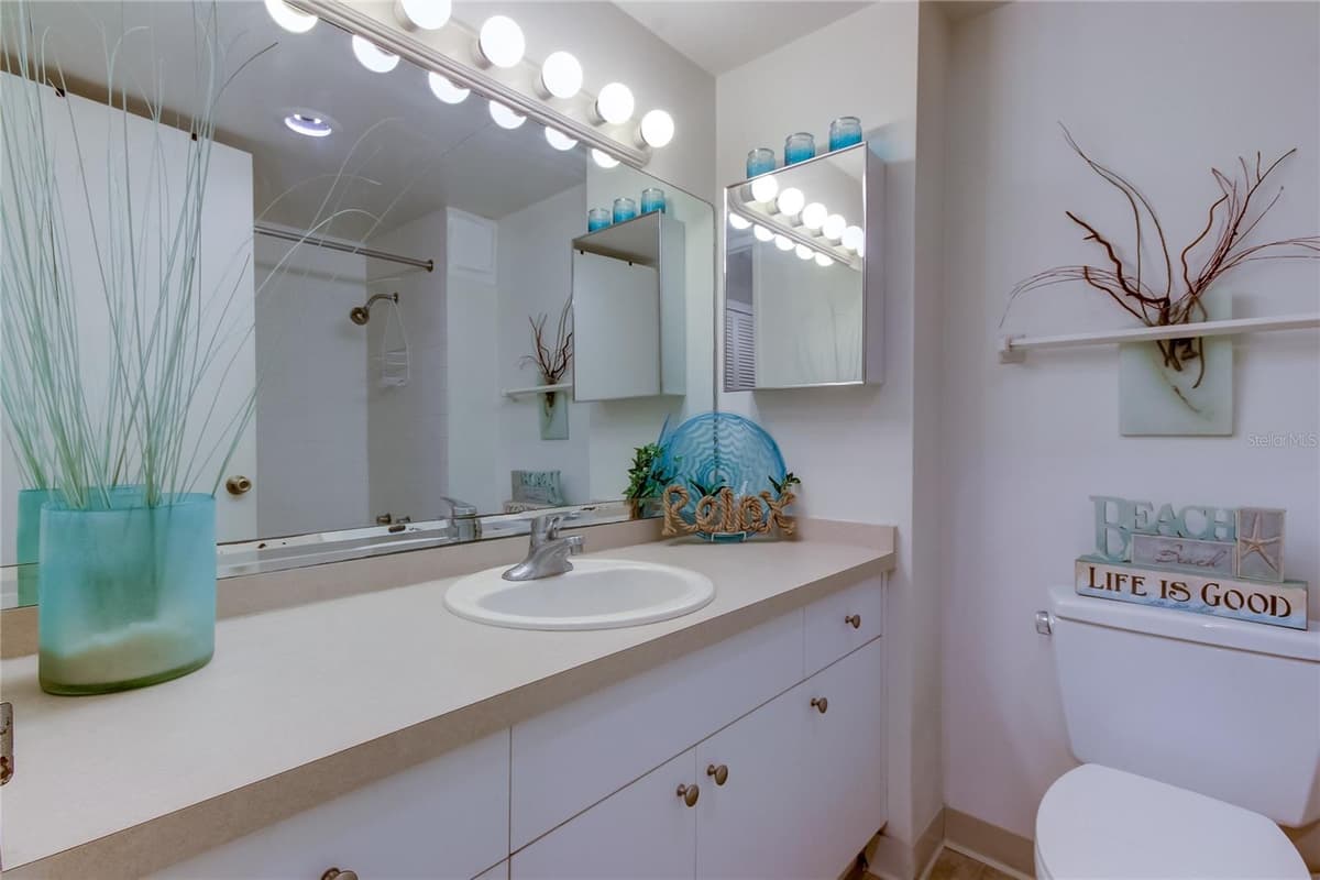 880 MANDALAY AVENUE — photo 15 of 43