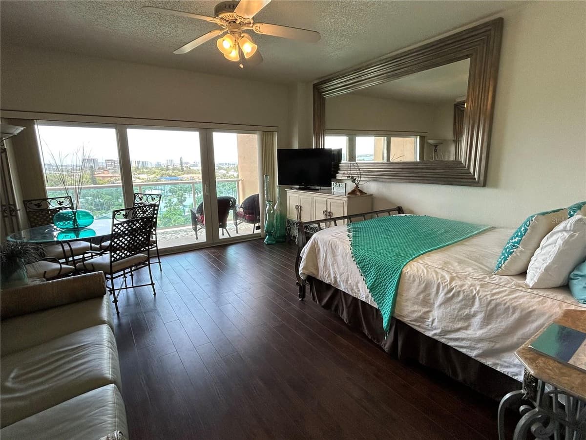 880 MANDALAY AVENUE — photo 3 of 43