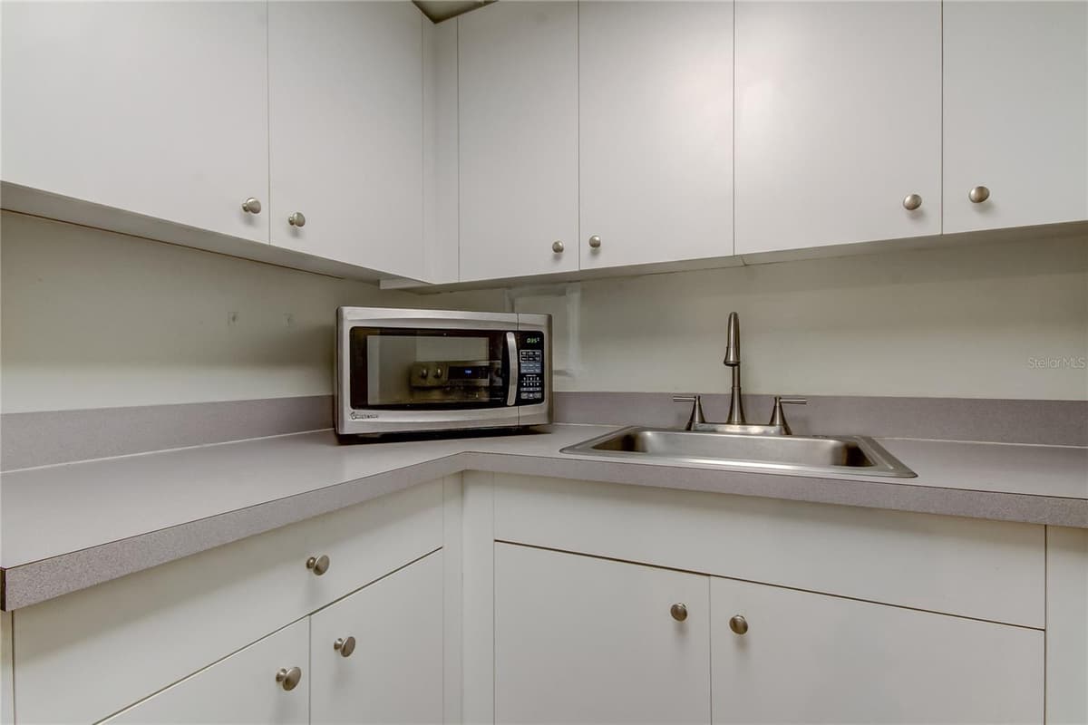 880 MANDALAY AVENUE — photo 7 of 43