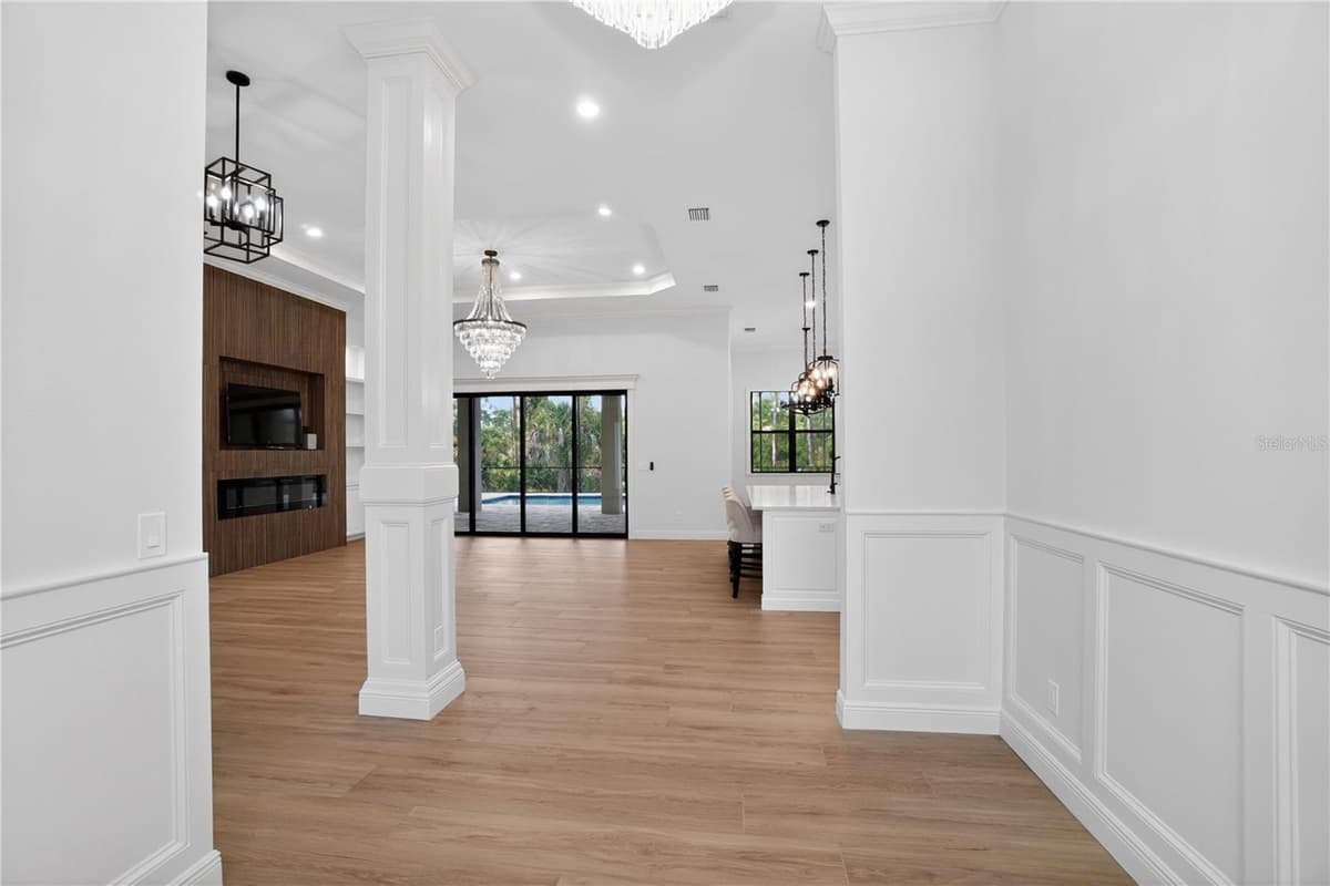 12252 DIETRICH AVENUE — photo 19 of 85