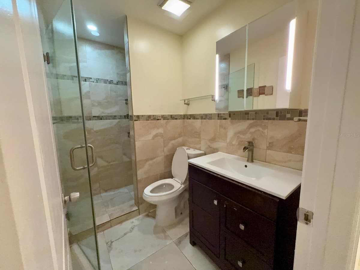 9109 HILLSBOROUGH AVENUE — photo 7 of 13