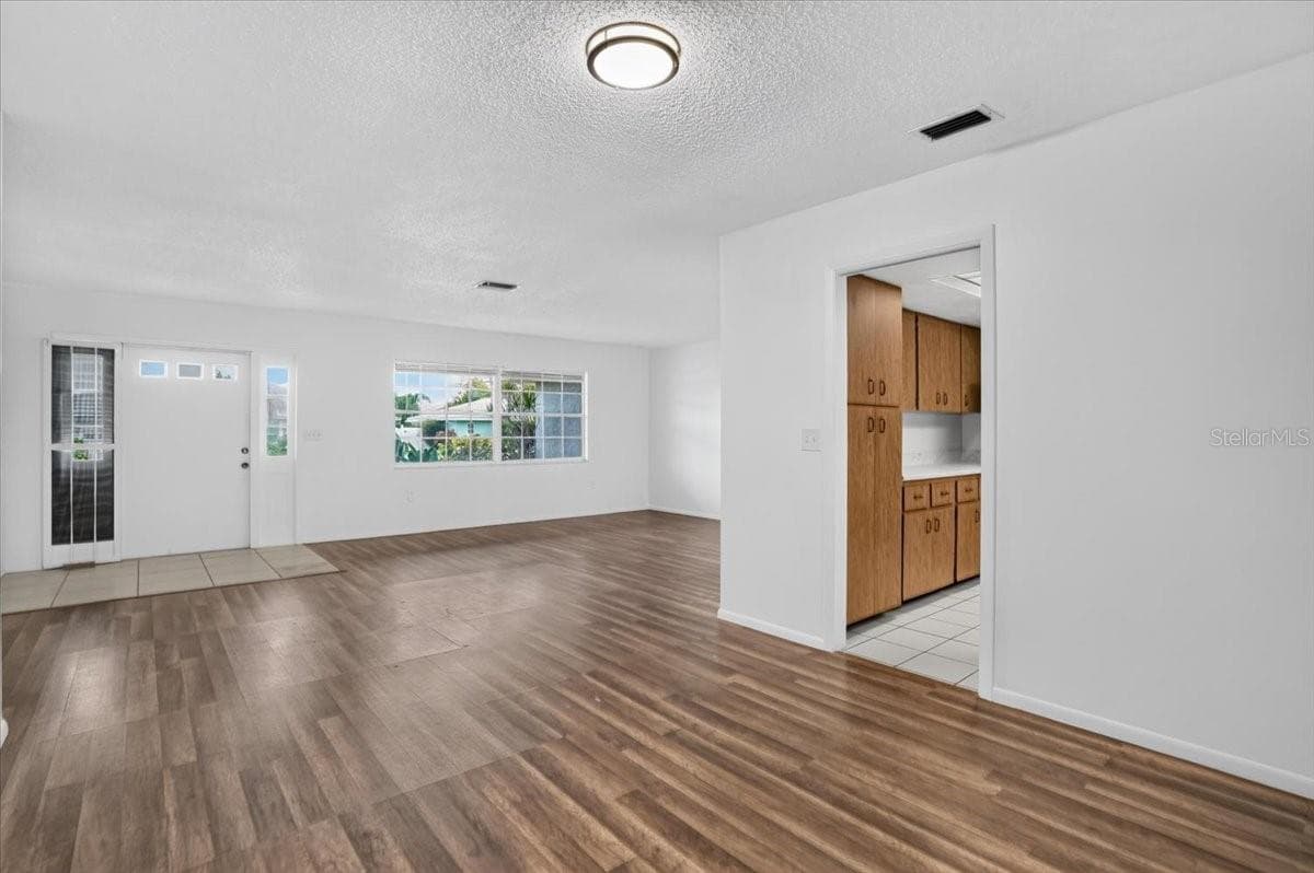 6814 16TH AVENUE DRIVE — photo 5 of 41