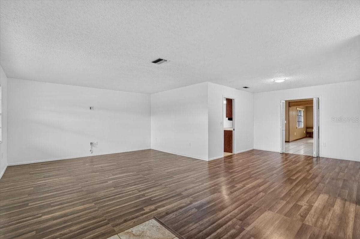 6814 16TH AVENUE DRIVE — photo 4 of 41