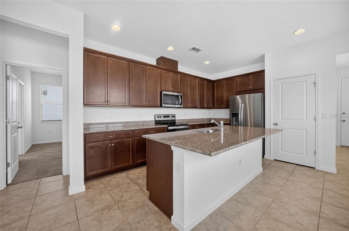 4406 DAVOS DR — photo 34 of 51