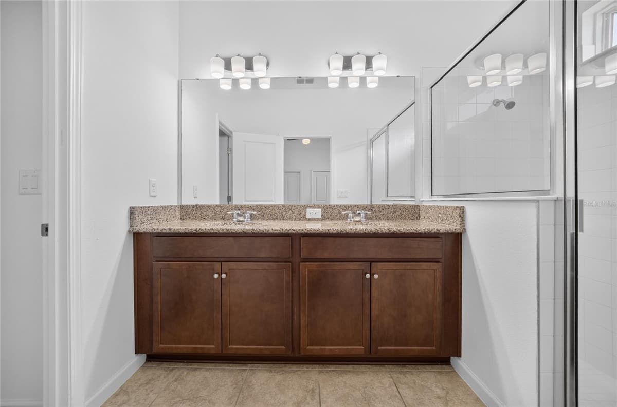 4406 DAVOS DR — photo 14 of 51