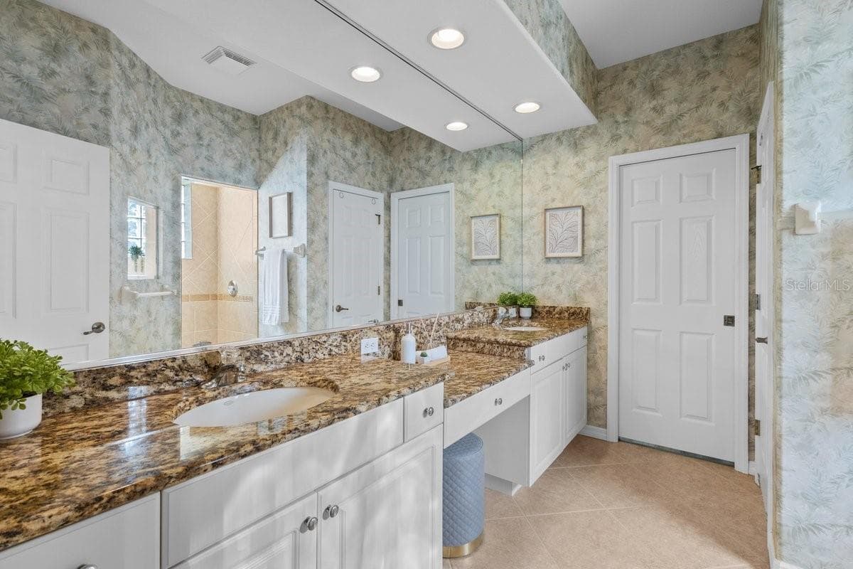 3927 WHISPERING OAKS DRIVE — photo 23 of 44